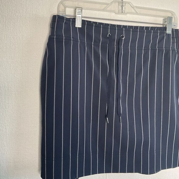 Athleta Women's Pinstripe Pockets Drawstring Waist Midtown Skirt Skort Size 12 - Picture 6 of 12